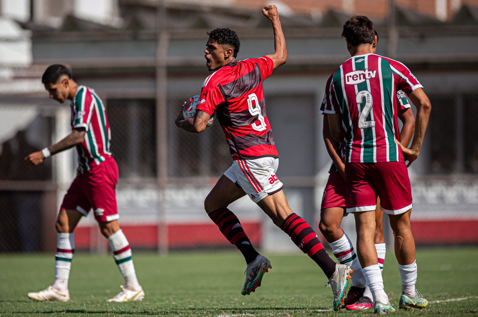 Gol de matheusão na semifinal contra o Fluminense. Foto: Paula Reis/CRF